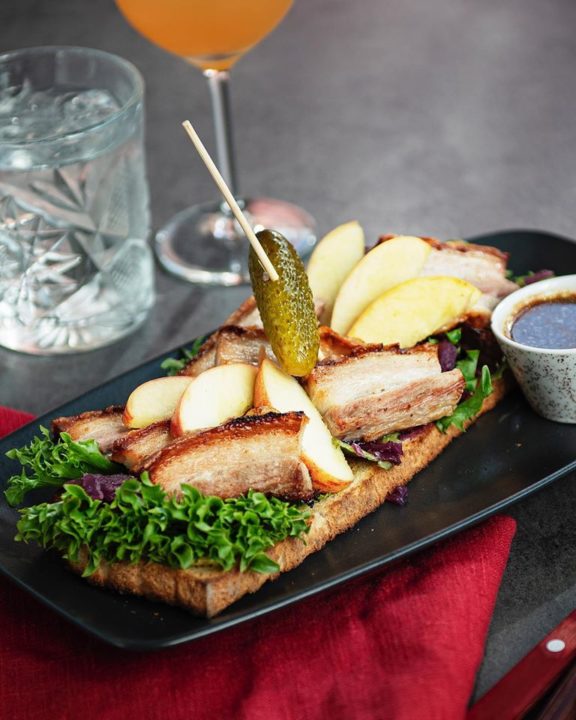 Ribbesmørbrød til julelunsj hos Egen Byporten